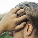 Anel Titânio Preto Fosco Aço Inox Escovado Inoxidável Vinco  Equilíbrio Unissex